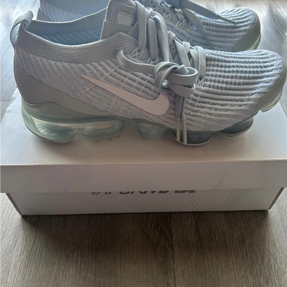 Nike Air VaporMax Flyknit pure platinum size 7.5